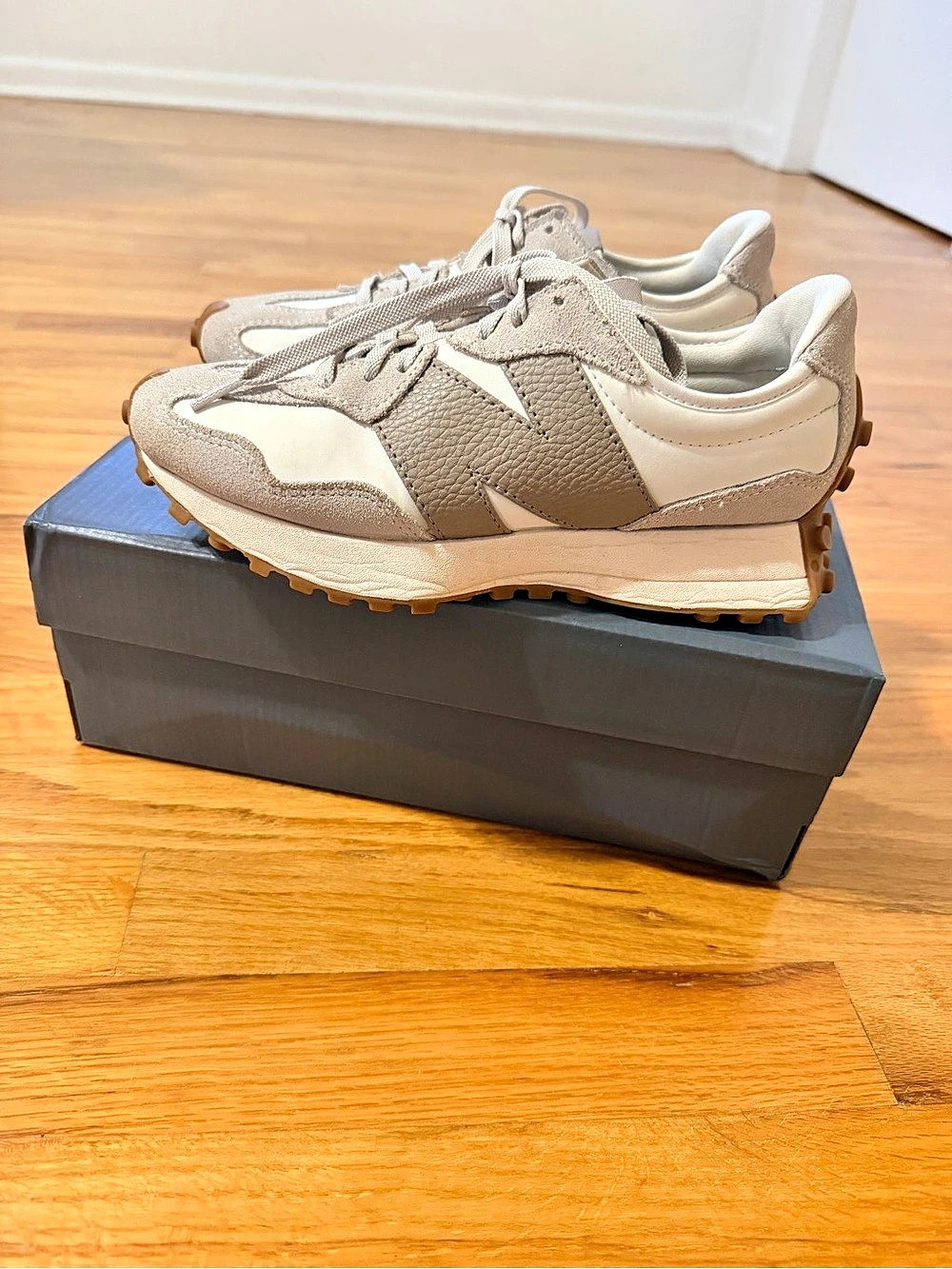 New Balance 327